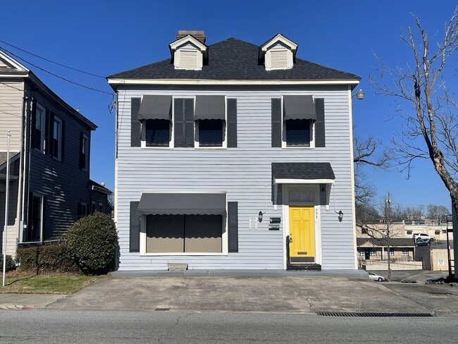Building Photo - Newly Renovated Downtown Apartment