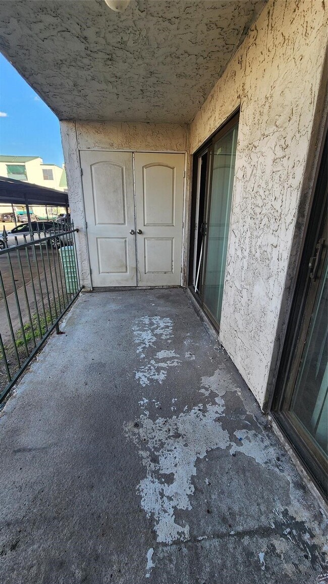 Foto del edificio - 2818 S Bartell Dr