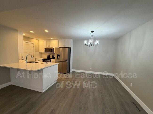 Foto del edificio - 616 E Redwood St