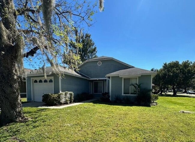 Building Photo - Cozy 3/2 Fenced Home on a Corner Lot