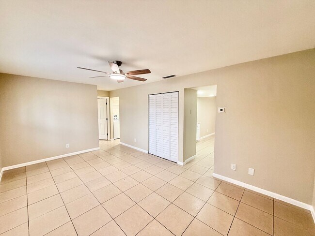 Foto del edificio - 2281 Sunshine Blvd