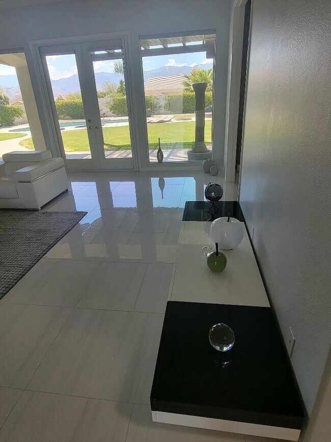 Foto del edificio - 5 Curie Ct