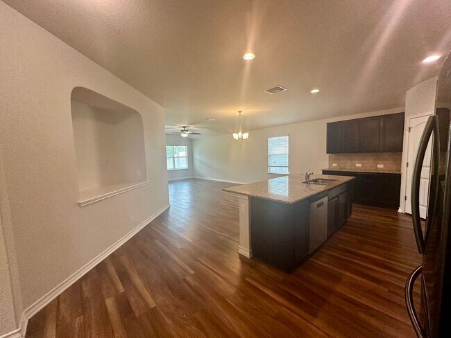 Building Photo - Fantastic Amenities ~ 4/2 Single Story w/ Refrigerator/Washer/Dryer Included ~
