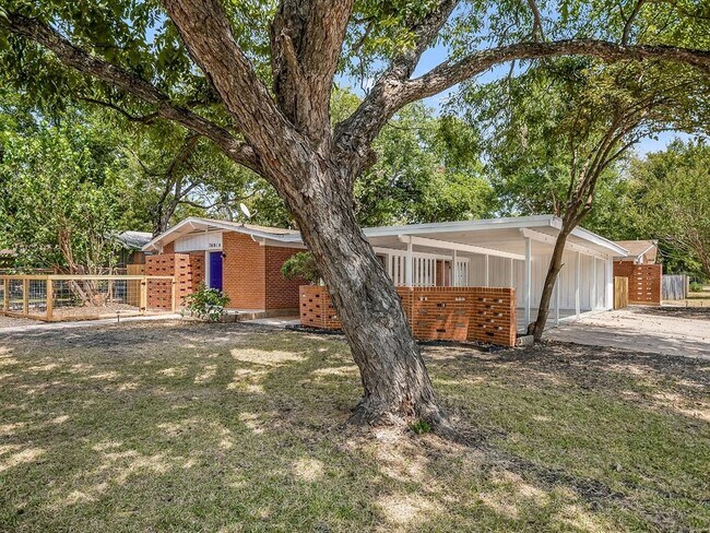 Foto del edificio - 7601 Tisdale Dr