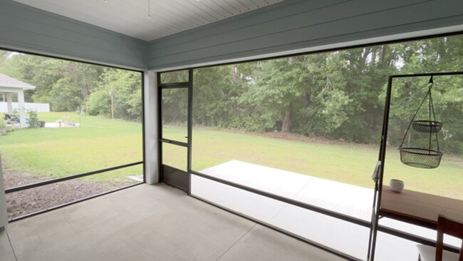 Building Photo - 4/3 fairly new & updated home!