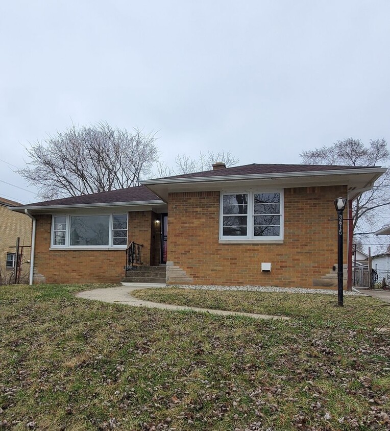 Foto principal - 3BD/1BA In Gary, IN