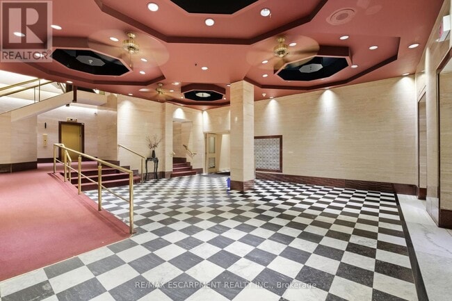 Building Photo - 36 James St S