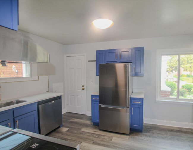 Building Photo - 5017 N Bay Ridge Ave