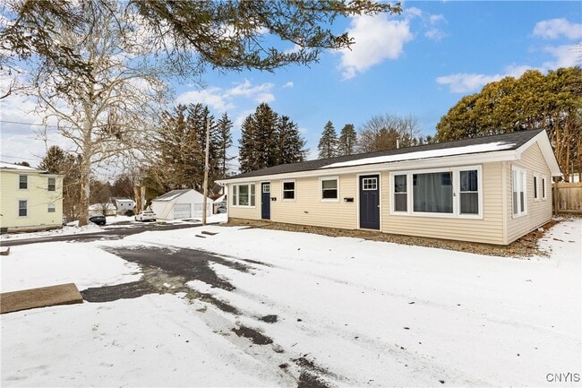 Building Photo - 25 Mcpherson St