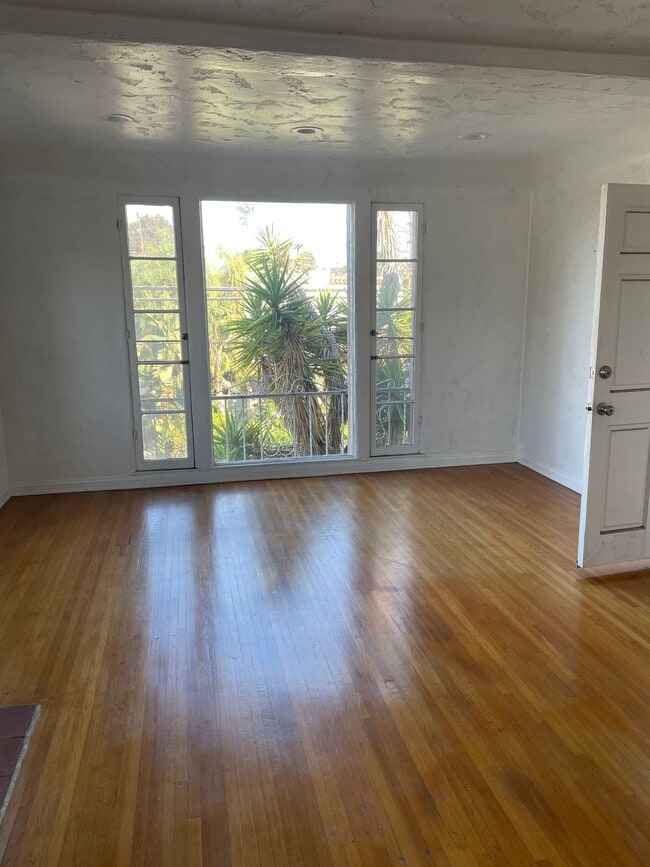 Living room front window facing street - 1416 Ellsmere Ave