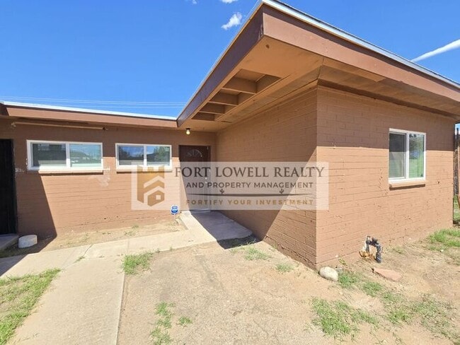 Building Photo - 3051 E Proctor Vista