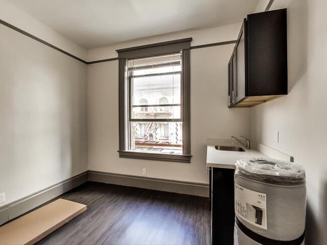 Building Photo - bedroom in San Francisco CA 94108