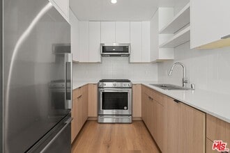 Building Photo - 612 Huntley Dr