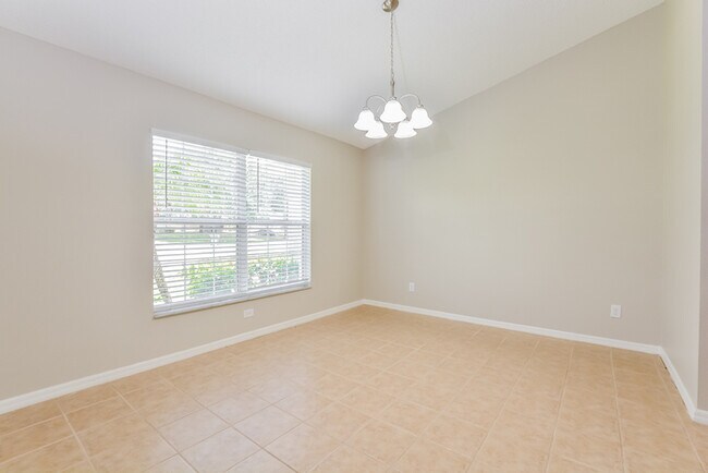 Building Photo - 2202 Lake Pointe Cir