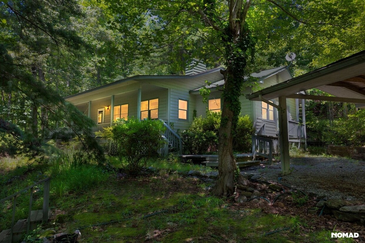 Primary Photo - Peace & Beautiful 3BR House Near Rabun Gap...