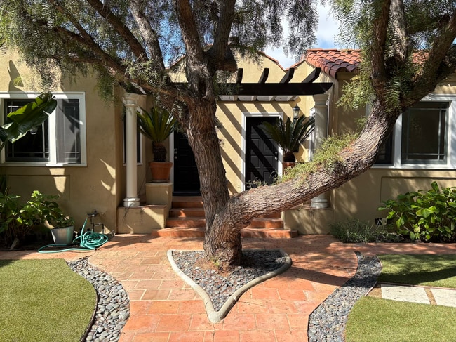 Building Photo - 919 Havenhurst Dr