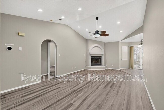 Foto del edificio - 1409 Stoneway Dr NW