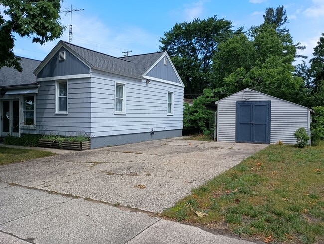 Building Photo - 320 S Griffin St