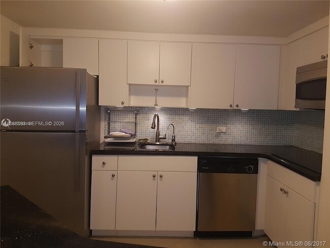 Building Photo - 801 Brickell Bay Dr