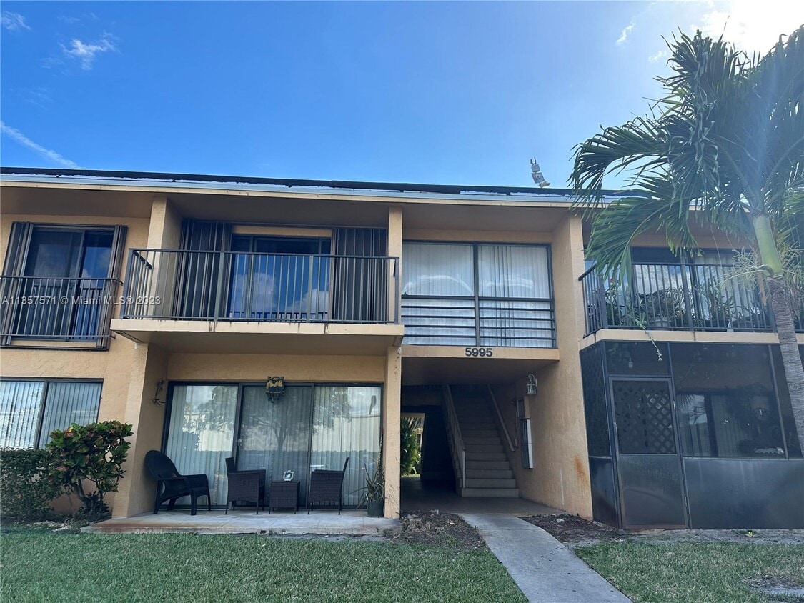 5995 Washington St Unit 232, Hollywood, FL 33023 Room for Rent in