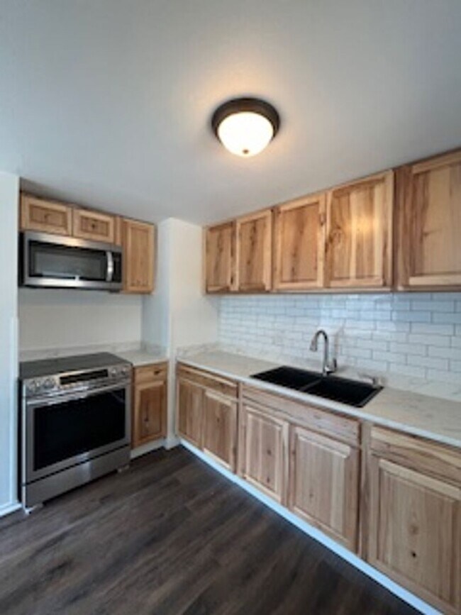 Building Photo - Elm Duplex