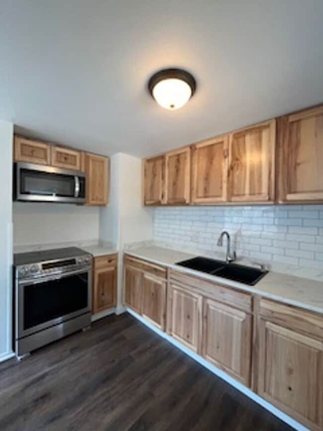 Photo - 215 Elm St Apartment