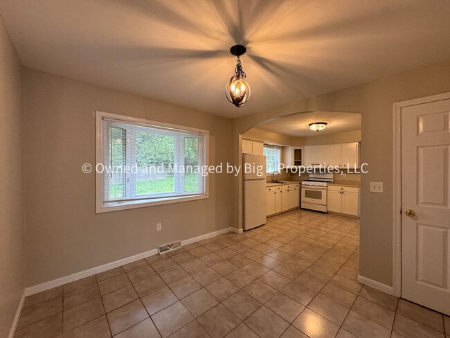 Building Photo - Cute Single Family in Established Claymont...