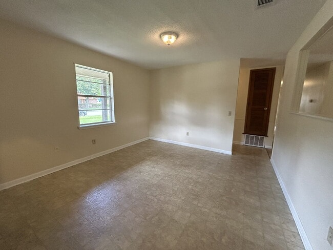 Building Photo - Home For Rent