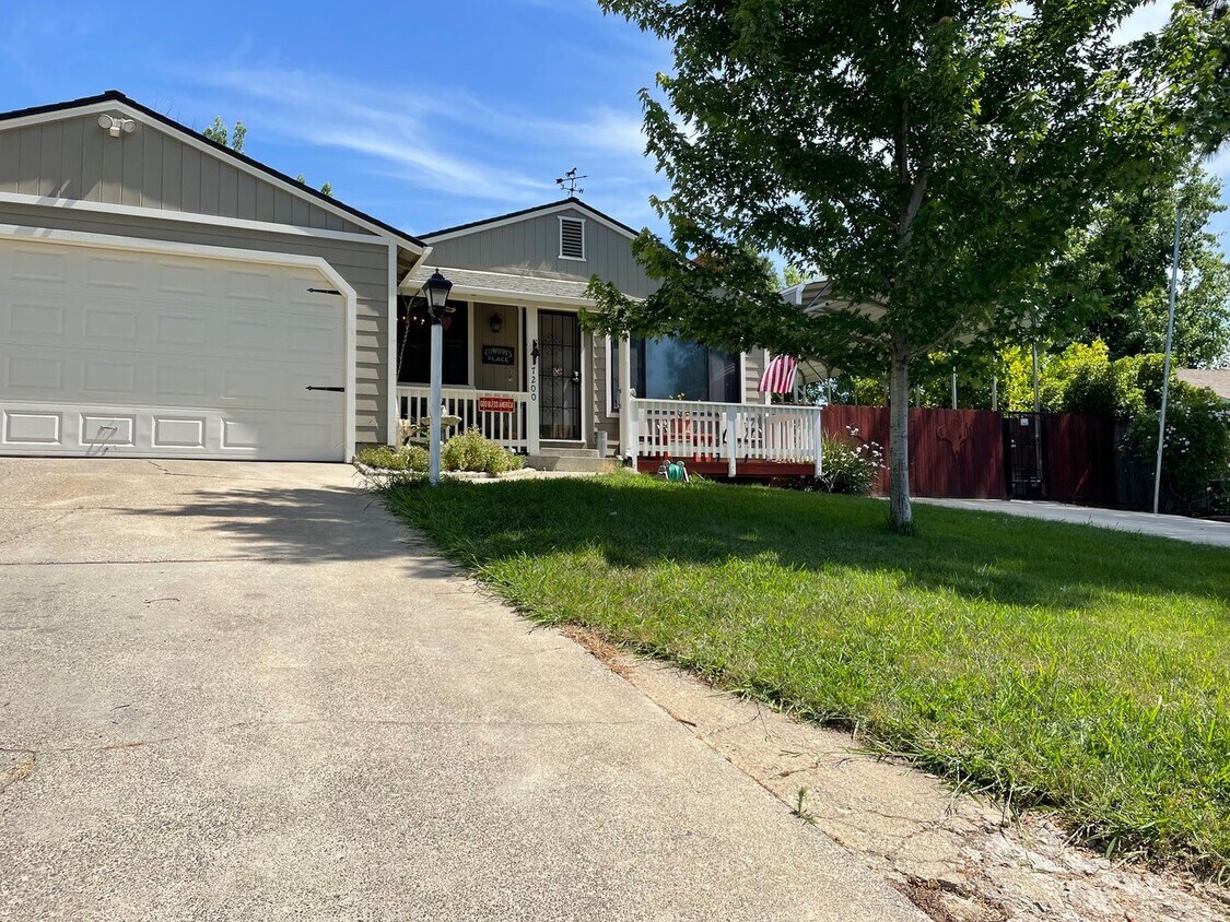 Foto principal - Charming & Unique Fair Oaks Home with Deta...