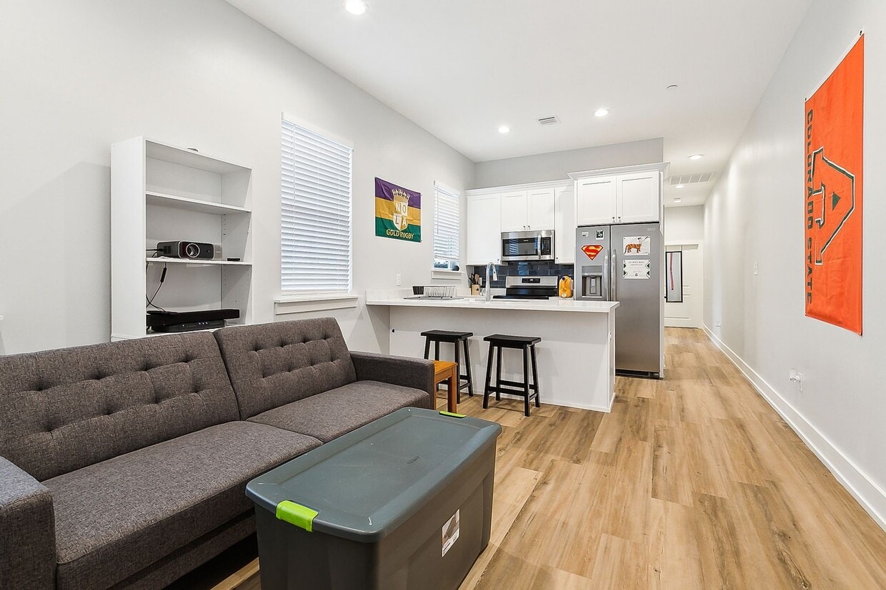 Cozy 2 Bedroom, 1 Bath Apartment - Cozy 2 Bedroom, 1 Bath Apartment