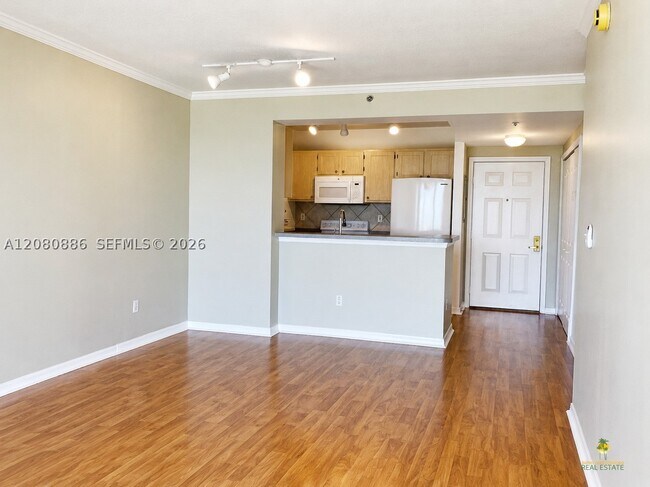 Building Photo - 2665 SW 37th Ave