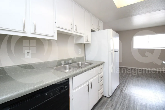 Building Photo - 3004 E Waltann Ln