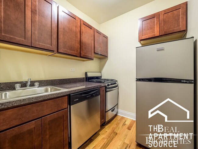 Foto del edificio - 4828 N Damen Ave