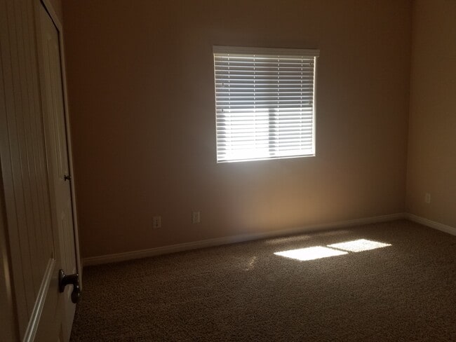 Building Photo - Spacious Home For Rent