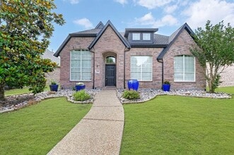 Building Photo - 2169 Hunt Club Trail