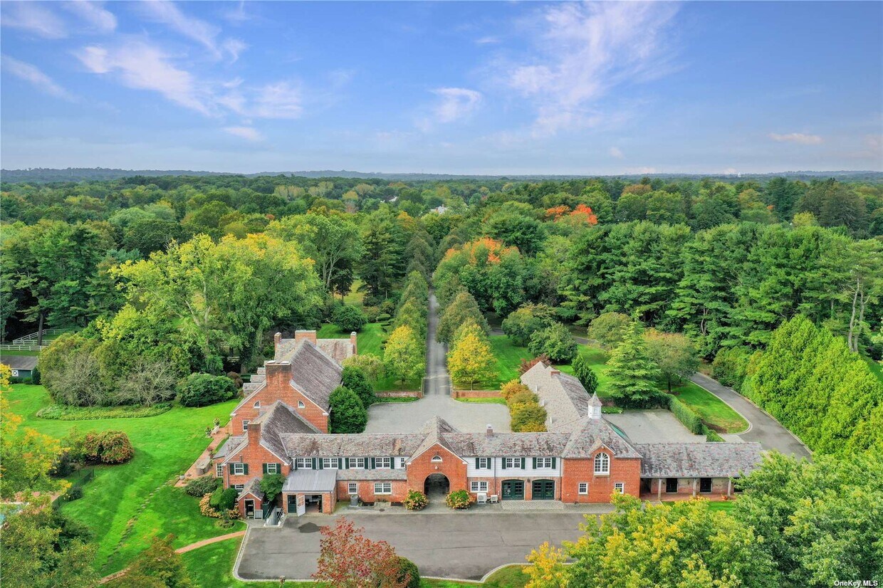 Primary Photo - 60 Piping Rock Rd