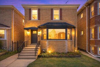 Building Photo - 1838 Maple Ave