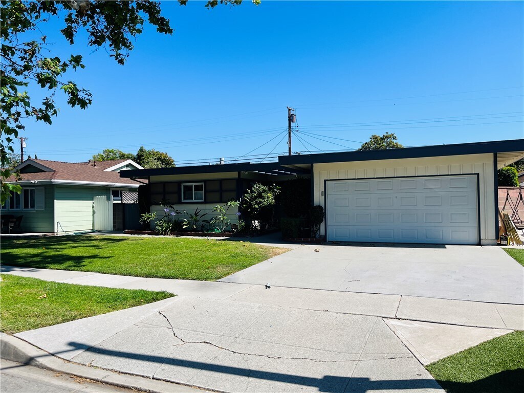 Primary Photo - 6948 E Los Santos Dr