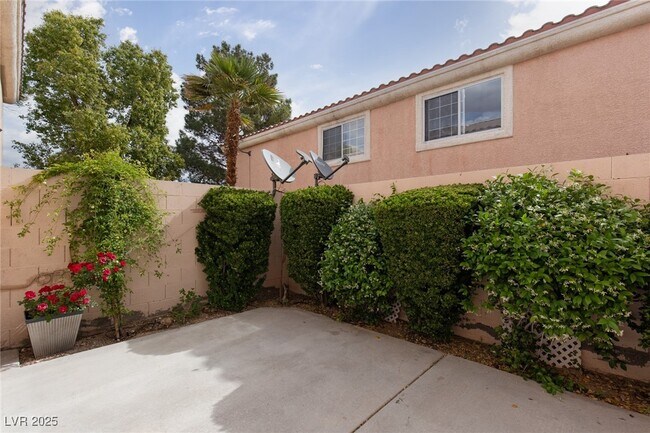 Foto del edificio - 8440 Indigo Sky Ave