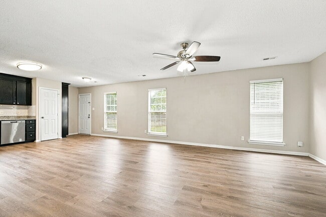 Building Photo - 9912 Peppermint Ln