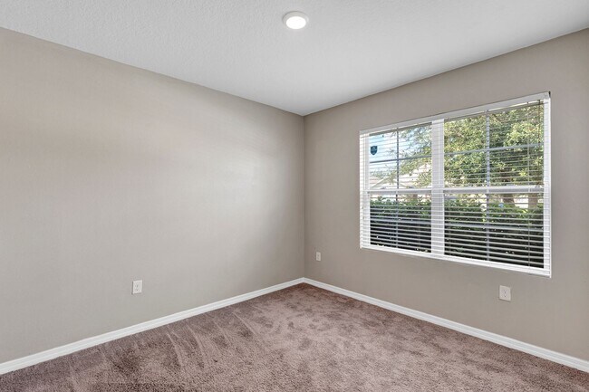 Foto del edificio - Sunny, Move-In Ready 4-Bed Home in Winter Haven with Modern Finishes and Two-Car Garage