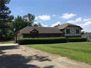 Building Photo - 227 Sandra Dr NW