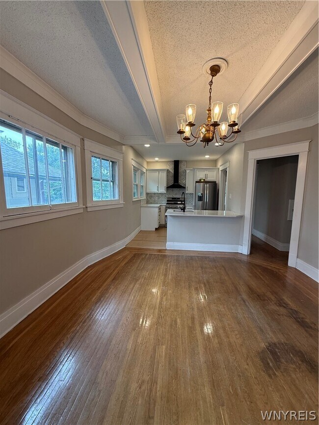 Foto del edificio - 579 Crescent Ave