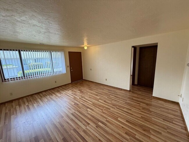 Foto del edificio - 568 22nd Ave SE