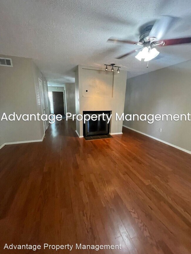 Building Photo - 2 br, 2.5 bath House - 3095 Knob Hill Rd