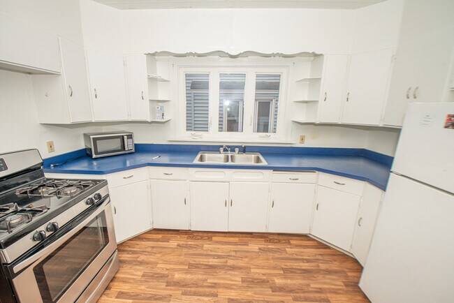 Building Photo - 33 Bellwood Ave