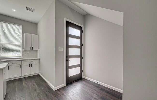 Foto del edificio - 7035 Goforth St