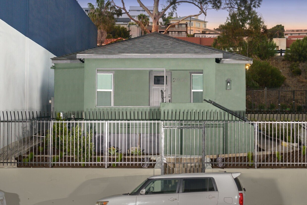 Primary Photo - 2036-38 Hancock St