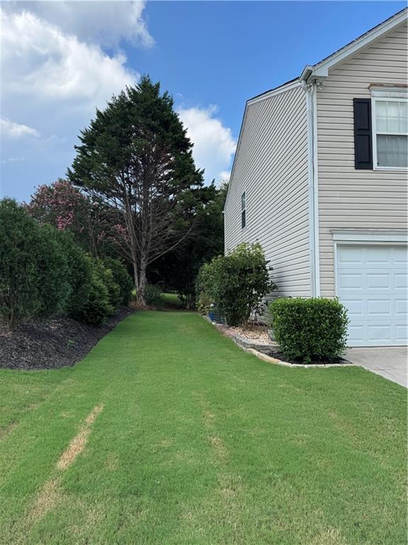 Building Photo - 8155 River Hill Commons Dr