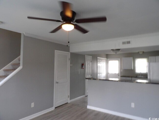 Building Photo - 1711 Fawn Vista Dr N